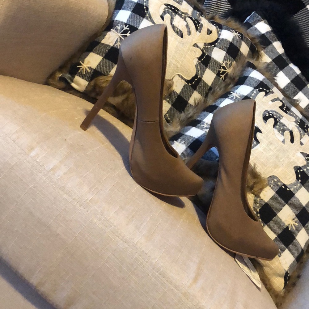 Lighter brown size 7 heels